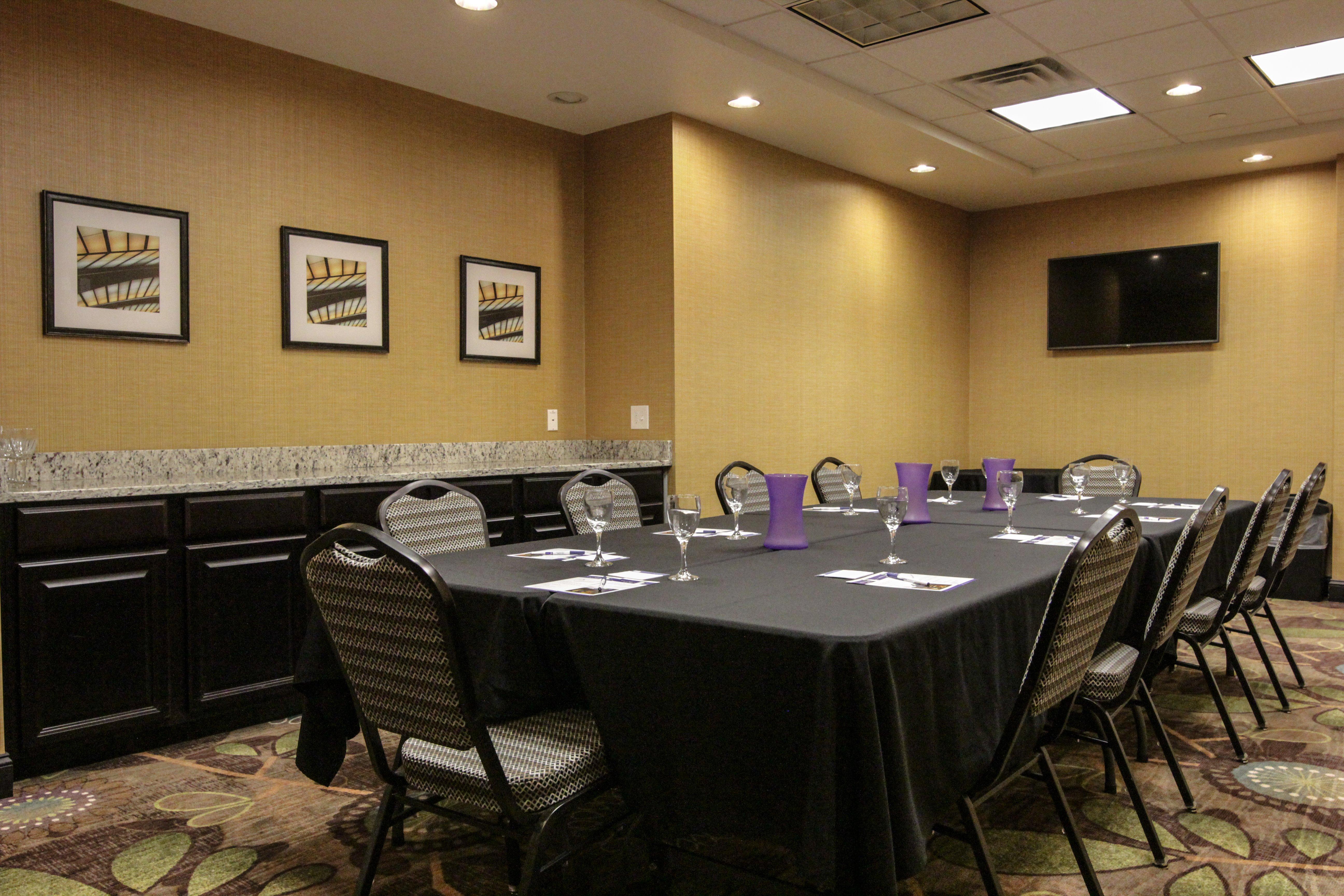 Holiday Inn Express And Suites Montgomery By Ihg Exterior foto