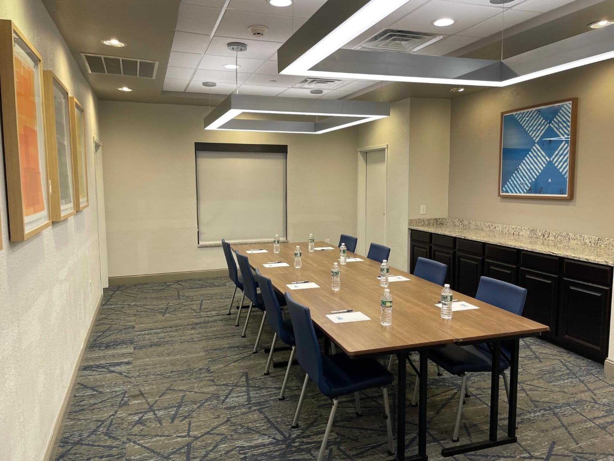 Holiday Inn Express And Suites Montgomery By Ihg Exterior foto