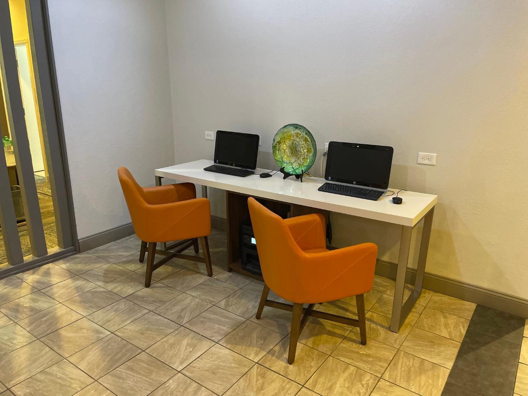 Holiday Inn Express And Suites Montgomery By Ihg Exterior foto