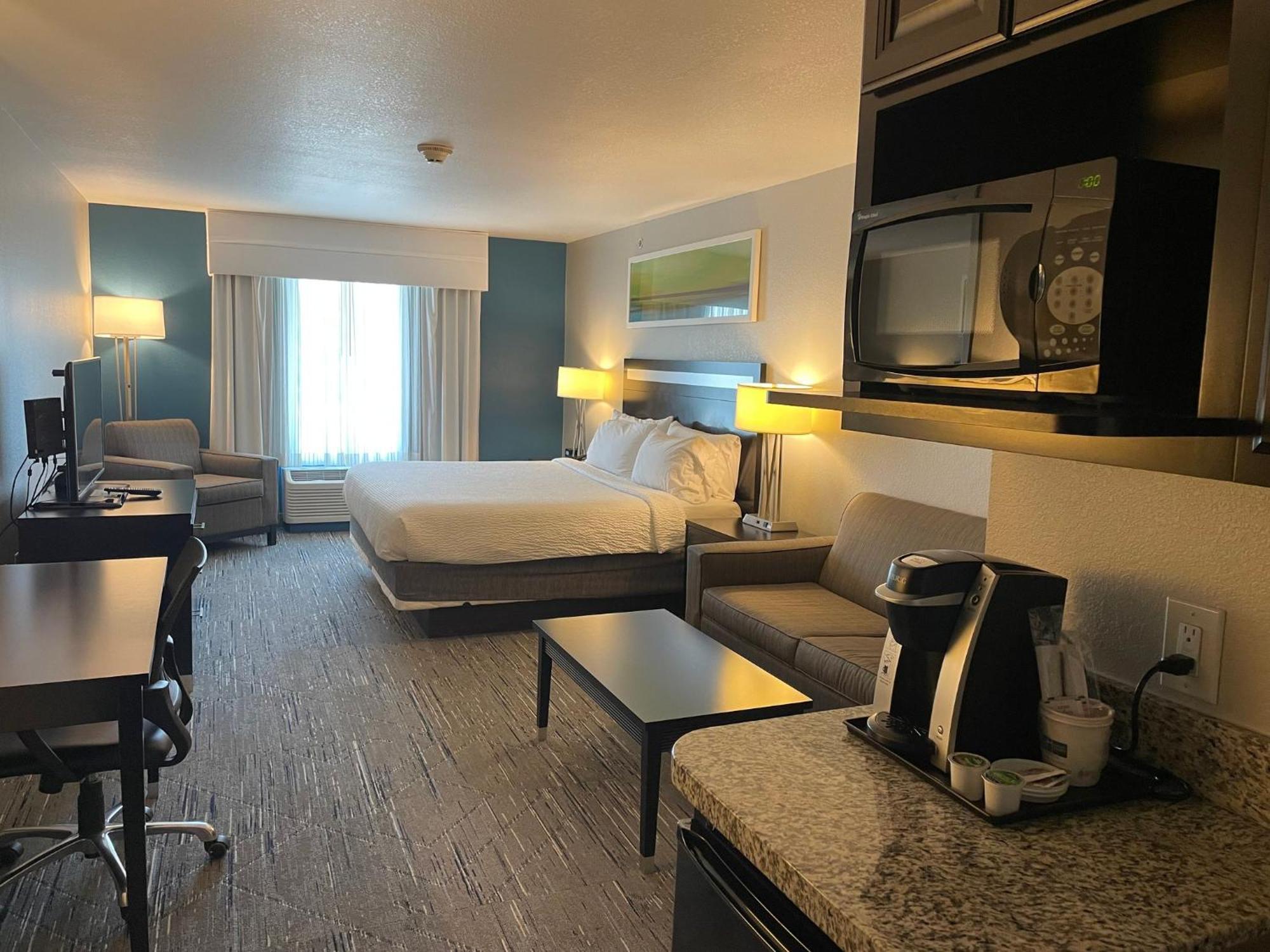 Holiday Inn Express And Suites Montgomery By Ihg Exterior foto